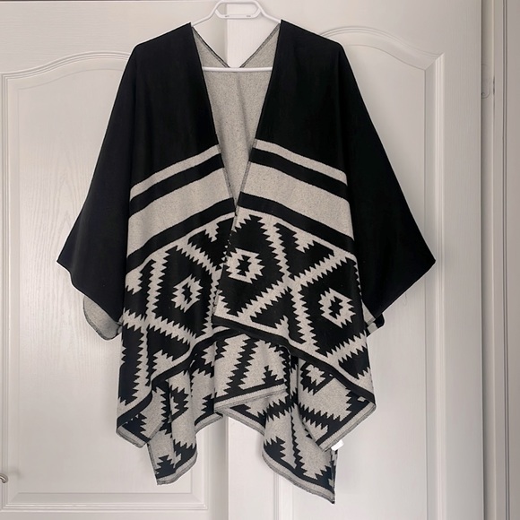 Oversized cozy poncho - Picture 1 of 4